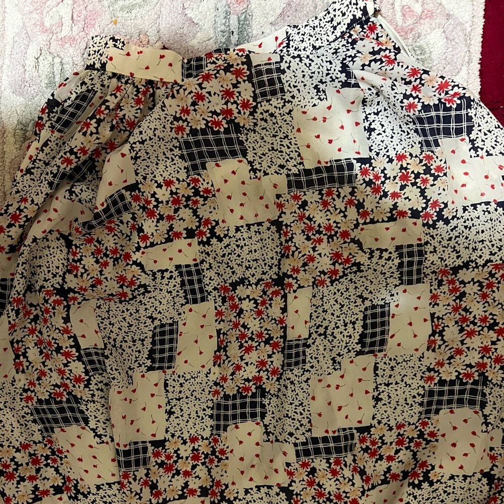 Floral pattern skirt red white blue